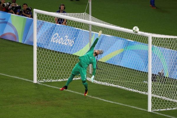 khung-thanh-bong-da-1